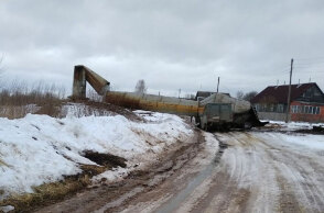 Δεξαμενή νερού έκανε «κομμάτια» βανάκι στη Ρωσία - Όλα πήγαν στραβά με την κατεδάφιση