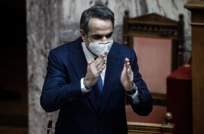 Ο Κυριάκος Μητσοτάκης απαντά σε επίκαιρη ερώτηση του Αλέξη Τσίπρα από το βήμα της Βουλής