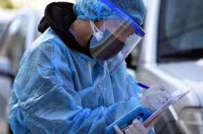 Κλιμάκιο ΕΟΔΥ διενεργεί τεστ κορωνοϊού