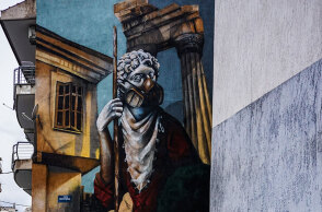 Γκράφιτι για τον κορωνοϊό στη Δράμα