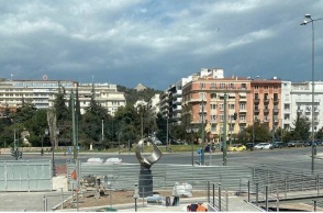 Το γλυπτό «Ιστία» του Γιώργου Νικολαΐδη στον εξωτερικό χώρο