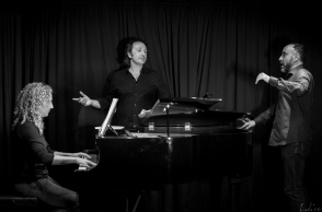 Ο Ρένος Χαραλαμπίδης στην παράσταση Μπαλάντα στους άδοξους ποιητές των αιώνων