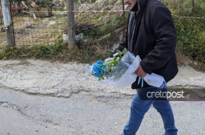 Ανθοδέσμες με στρουμφάκια για τον μικρό Ζαχαρία, η κηδεία του οποίου έγινε σε βαρύ κλίμα στην Κρήτη