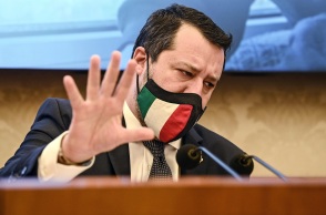 Η εισαγγελία του Παλέρμο της Σικελίας ζήτησε σήμερα την παραπομπή σε δίκη του γραμματέα της Λέγκα, Ματέο Σαλβίνι, για στέρηση ατομικής ελευθερίας σε μετανάστες. 