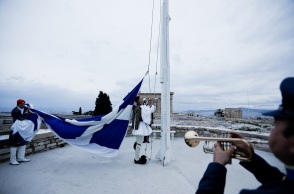 Έπαρση σημαίας στην Ακρόπολη
