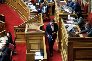 Αλέξης Τσίπρας και Κυριάκος Μητσοτάκης στη Βουλή