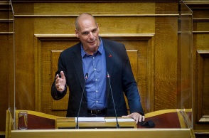 Ο Γιάνης Βαρουφάκης στο βήμα της Βουλής