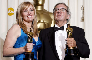 Ο Larry McMurtry (Λάρι ΜακΜέρτρι) με τη Ντιάνα Οσάνα στα Όσκαρ το 2006 - Κέρδισαν το βραβείο για το διασκευασμένο σενάριο στην ταινία «Brokeback Mountain»