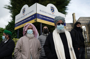 Ιμάμηδες ζητούν την απόλυση καθηγητή του Batley Grammar School γιατί έδειξε στην τάξη γελοιογραφία του Μωάμεθ