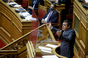 Αλέξης Τσίπρας και Κυριάκος Μητσοτάκης στη Βουλή