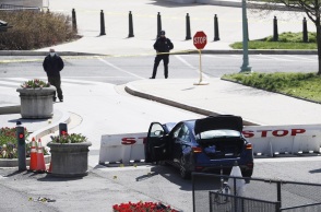 Όχημα έπεσε στα οδοφράγματα του Καπιτωλίου