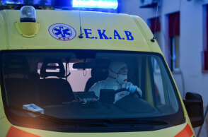 Ασθενοφόρο του ΕΚΑΒ (ΦΩΤΟ ΑΡΧΕΙΟΥ) - Αυτοκτονία ασθενή στο νοσοκομείο Βόλου