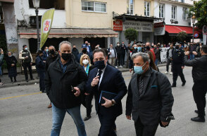 Αποδοκιμασίες για τον Στέλιο Πέτσα στην Πάτρα από εμπόρους