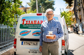 Γιαούρτι από τους τελευταίους πλανόδιους «γιαουρτάδες» της Αθήνας