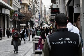  Στιγμιότυπο από την επαναλειτουργία του λιανεμπορίου