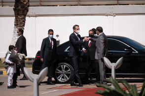 Ο πρωθυπουργός Κυριάκος Μητσοτάκης με τον Λίβυο ομόλογό του, Αμπντούλ Χαμίντ Ντμπεϊμπά, στην Τρίπολη