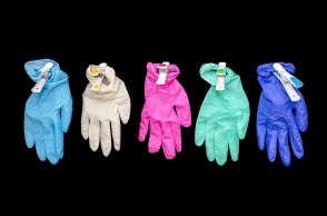gloves-4954957_1920.jpg