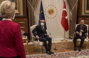 #SofaGate: Η Ούρσουλα Φον ντερ Λάιεν, πρόεδρος της Κομισιόν, έμεινε χωρίς καρέκλα στο Προεδρικό Μέγαρο στην Άγκυρα