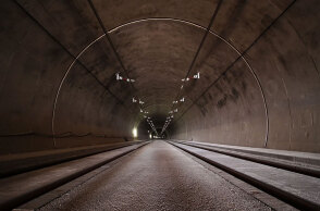Σήραγγα σε αυτοκινητόδρομο (ΦΩΤΟ ΑΡΧΕΙΟΥ) - Περισσότερη μετακίνηση το φετινό Πάσχα δείχνουν τα στοιχεία στη Γερμανία