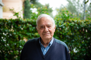 Ο γελοιογράφος Κώστας Βλάχος