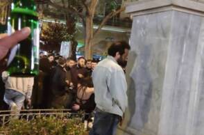 Κυψέλη: Κορωνοπάρτι στην πλατεία με εκατοντάδες άτομα