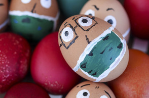  ΞΑΝΘΗ - ΠΑΣΧΑΛΙΝΑ ΑΒΓΑ ΒΑΜΜΕΝΑ ΜΕ ΜΑΣΚΕΣ ΛΟΓΩ ΚΟΡΟΝΟΪΟΥ 