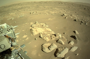 Φωτογραφία από τη NASA, δείχνει το τοπίο που περιβάλλει το Rever Perseverance