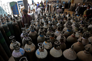 Κορωνοϊός - COVID-19 - Ινδία - Φιάλες οξυγόνου