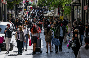 ΣΤΙΓΜΙΟΤΥΠΑ ΑΠΟ ΤΗΝ ΑΓΟΡΑΣΤΙΚΗ ΚΙΝΗΣΗ ΚΑΤΑ ΤΗΝ ΕΝΑΡΞΗ ΤΟΥ ΝΕΟΥ ΩΡΑΡΙΟΥ ΤΩΝ ΚΑΤΑΣΤΗΜΑΤΩΝ ΓΙΑ ΤΗΝ Μ.ΕΒΔΟΜΑΔΑ-ΕΡΜΟΥ