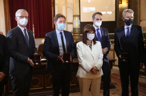 Διεθνές βραβείο Lord Byron 2021: Η Πρόεδρος της Δημοκρατίας Κατερίνα Σακελλαροπούλου, ο πρωθυπουργός Κυριάκος Μητσοτάκης και οι πρέσβεις των ΗΠΑ, της Γαλλίας και της Ελβετίας, Geoffrey Pyatt, Nicolas Croizer και Olaf Kjelsen