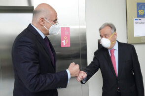 Άτυπη Πενταμερής για το Κυπριακό στην Ελβετία: Νίκος Δένδιας και Αντόνιο Γκουτέρες σε συνάντηση στη Γενεύη