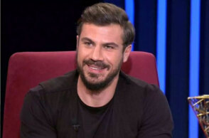 Άκης Πετρετζίκης