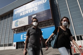 Εμβολιασμός πολιτών κατά του κορωνοϊού στο mega εμβολιαστικό κέντρο του Ελληνικού