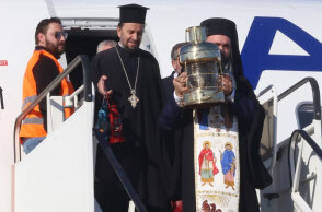 Το Άγιο Φως στην Αθήνα - Η άφιξη του (ΦΩΤΟ ΑΡΧΕΙΟΥ)