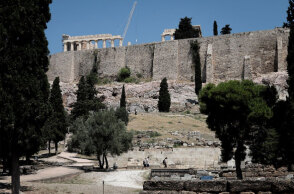 Ακρόπολη: Και όμως υπάρχουν 220 είδη φυτών γύρω από τον Ιερό Βράχο