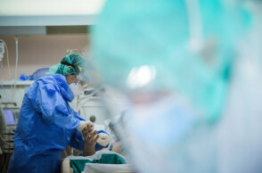 Ασθενής με κορωνοϊό στην Εντατική (ΦΩΤΟ Αρχείου) - Αναπτύσσονται φάρμακα κατά της Covid-19