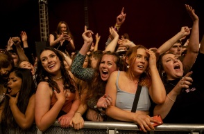 Κορωνοϊός – Λίβερπουλ: Περίπου 5.000 άνθρωποι πέταξαν τις μάσκες τους και δεν τήρησαν τις αποστάσεις σε υπαίθρια συναυλία πειραματικού χαρακτήρα