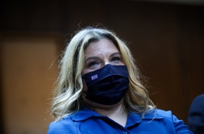 Η υφυπουργός Εργασίας Μαρία Συρεγγέλα εμβολιάστηκε το μεσημέρι της Δευτέρας του Πάσχα με AstraZeneca και προτρέπει τους πολίτες να εμπιστευτούν την επιστήμη 