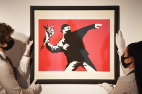 Το έργο του Banksy «Love is in the Air»