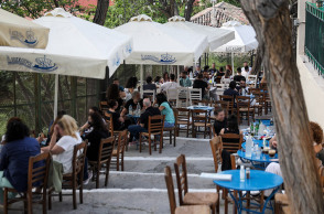 ΑΝΟΙΞΑΝ ΚΑΦΕ ΚΑΙ ΕΣΤΙΑΤΟΡΙΑ ΣΤΙΓΜΙΟΤΥΠΑ ΑΠΟ ΤΗ ΠΛΑΚΑ 