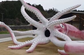 To ψεύτικο γιγαντιαίο καλαμάρι 