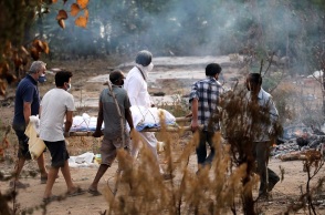 Ινδία - Σκληρές εικόνες - Θύματα του κορωνοϊού