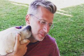 Ο Άκης Σκέρτσος με τον σκύλο του