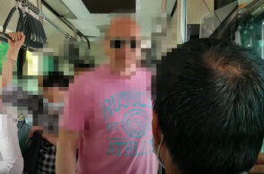 Οδηγός λεωφορείου προστάζει μετανάστη να σηκωθεί από τη θέση του