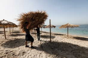 Προετοιμασίες για το άνοιγμα των οργανωμένων παραλιών