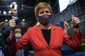 Νίκολα Στέρτζιον