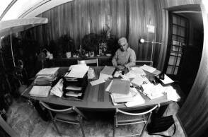 Ο γάλλος φιλόσοφος Ζακ Ντεριντά