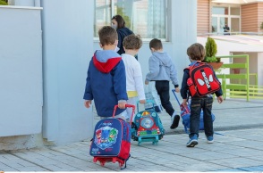 Σχολεία: Οι μικροί μαθητές μπαίνουν στις τάξεις τους 