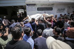 Λωρίδα της Γάζας: Θλίψη και οργή στην κηδεία ενός άνδρα που σκοτώθηκε στους αεροπορικούς βομβαρδισμούς