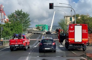 Κατέρρευσε κινητή γέφυρα στην πόλη La Spezia στην Ιταλία